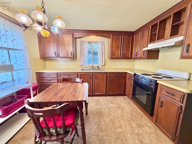 605 Gardner Street, Bellevue, 44811, 2 Bedrooms Bedrooms, ,2 BathroomsBathrooms,Residential,For Sale,Gardner,20261688