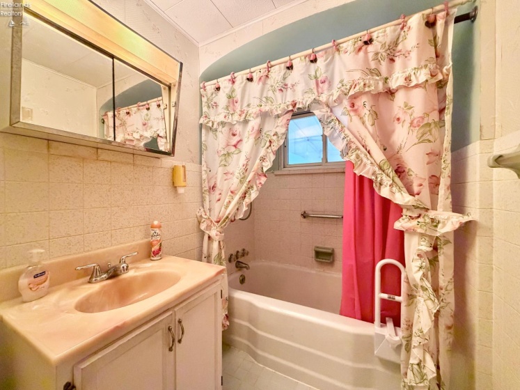 605 Gardner Street, Bellevue, 44811, 2 Bedrooms Bedrooms, ,2 BathroomsBathrooms,Residential,For Sale,Gardner,20261688