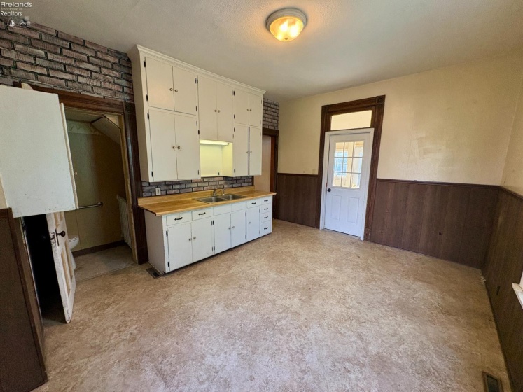 70 Sandusky Street, Tiffin, 44883, 3 Bedrooms Bedrooms, ,2 BathroomsBathrooms,Residential,For Sale,Sandusky,20261749