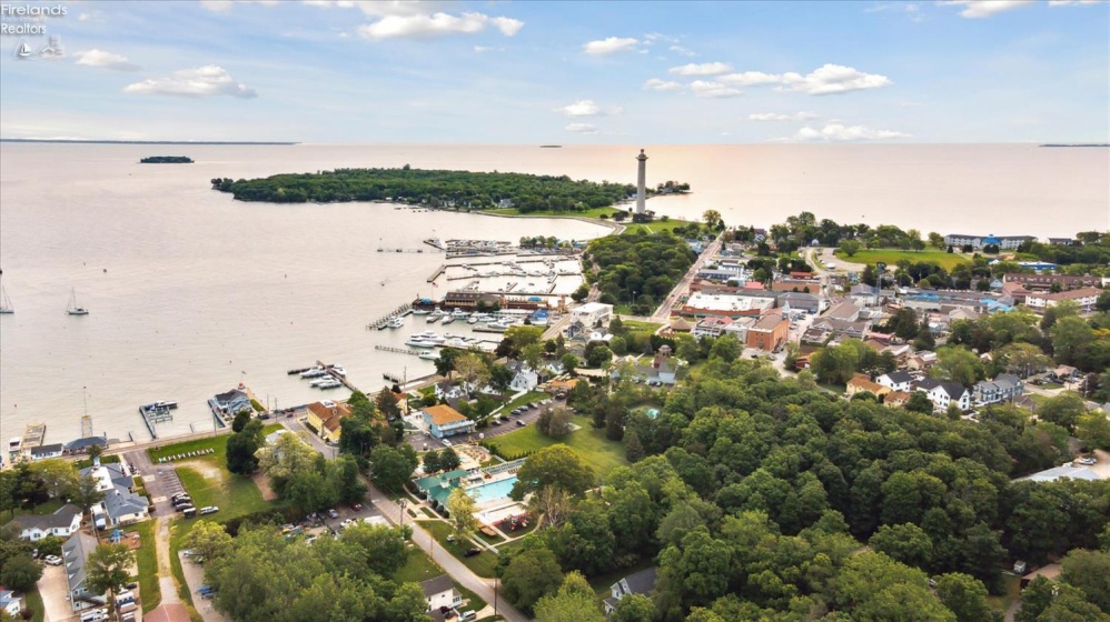 569 Victory Lane, Put-In-Bay, 43456, 4 Bedrooms Bedrooms, ,2 BathroomsBathrooms,Residential,For Sale,Victory,20261760
