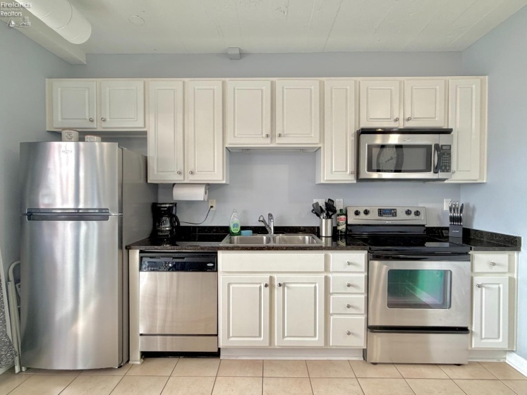401 Shoreline Drive, Sandusky, 44870, 2 Bedrooms Bedrooms, ,2 BathroomsBathrooms,Residential,For Sale,Shoreline,20261178