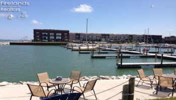 401 Shoreline Drive, Sandusky, 44870, 2 Bedrooms Bedrooms, ,2 BathroomsBathrooms,Residential,For Sale,Shoreline,20261178