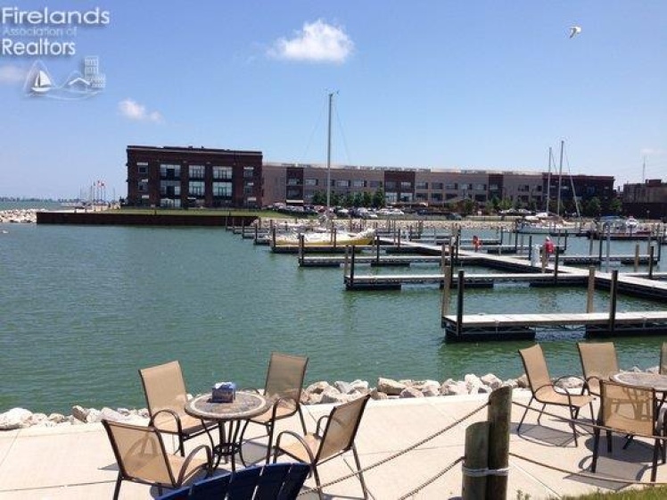 401 Shoreline Drive, Sandusky, 44870, 2 Bedrooms Bedrooms, ,2 BathroomsBathrooms,Residential,For Sale,Shoreline,20261178