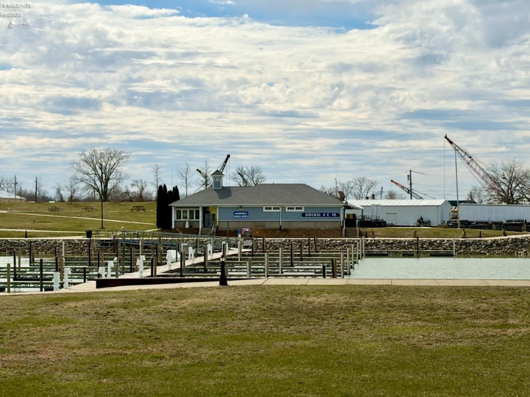 401 Shoreline Drive, Sandusky, 44870, 2 Bedrooms Bedrooms, ,2 BathroomsBathrooms,Residential,For Sale,Shoreline,20261178