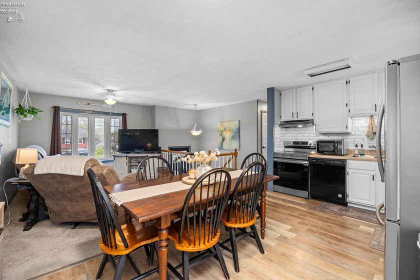 1121 Oakwood Drive, Vermilion, 44089, 3 Bedrooms Bedrooms, ,2 BathroomsBathrooms,Residential,For Sale,Oakwood,20261786