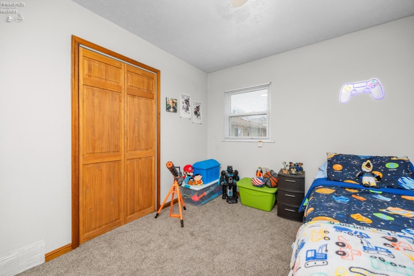 1121 Oakwood Drive, Vermilion, 44089, 3 Bedrooms Bedrooms, ,2 BathroomsBathrooms,Residential,For Sale,Oakwood,20261786