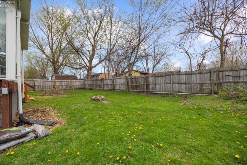 1121 Oakwood Drive, Vermilion, 44089, 3 Bedrooms Bedrooms, ,2 BathroomsBathrooms,Residential,For Sale,Oakwood,20261786