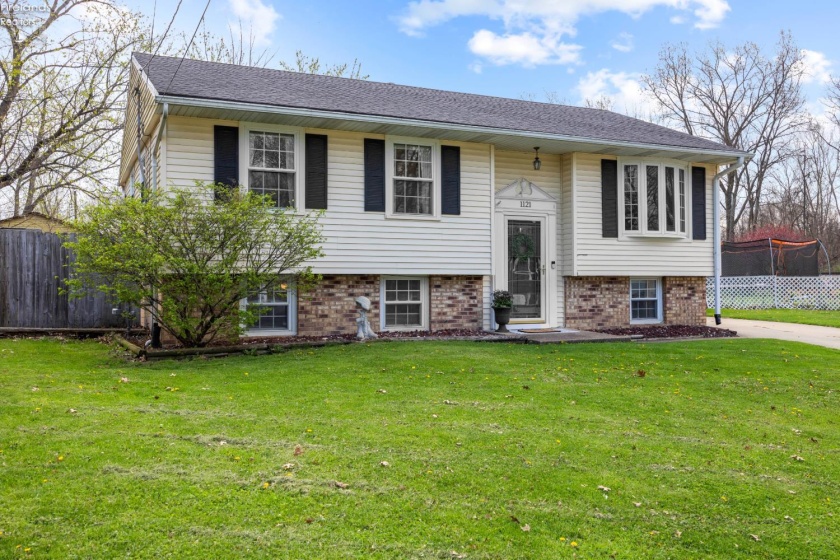 1121 Oakwood Drive, Vermilion, 44089, 3 Bedrooms Bedrooms, ,2 BathroomsBathrooms,Residential,For Sale,Oakwood,20261786
