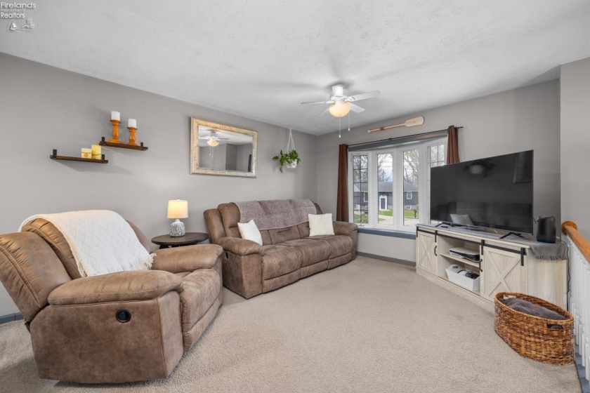 1121 Oakwood Drive, Vermilion, 44089, 3 Bedrooms Bedrooms, ,2 BathroomsBathrooms,Residential,For Sale,Oakwood,20261786