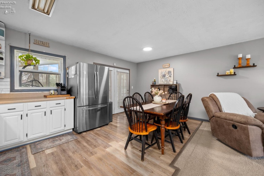 1121 Oakwood Drive, Vermilion, 44089, 3 Bedrooms Bedrooms, ,2 BathroomsBathrooms,Residential,For Sale,Oakwood,20261786
