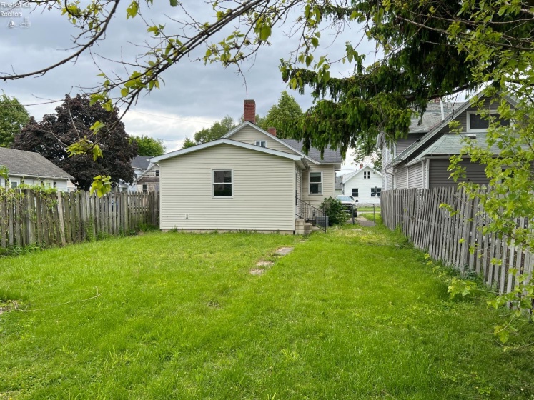 1406 Lindsley Street, Sandusky, 44870, 3 Bedrooms Bedrooms, ,1 BathroomBathrooms,Residential,For Sale,Lindsley,20261774