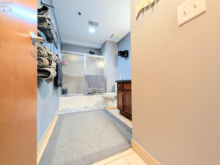 401 SHORELINE Drive, Sandusky, 44870, 1 Bedroom Bedrooms, ,1 BathroomBathrooms,Residential,For Sale,SHORELINE,20261778