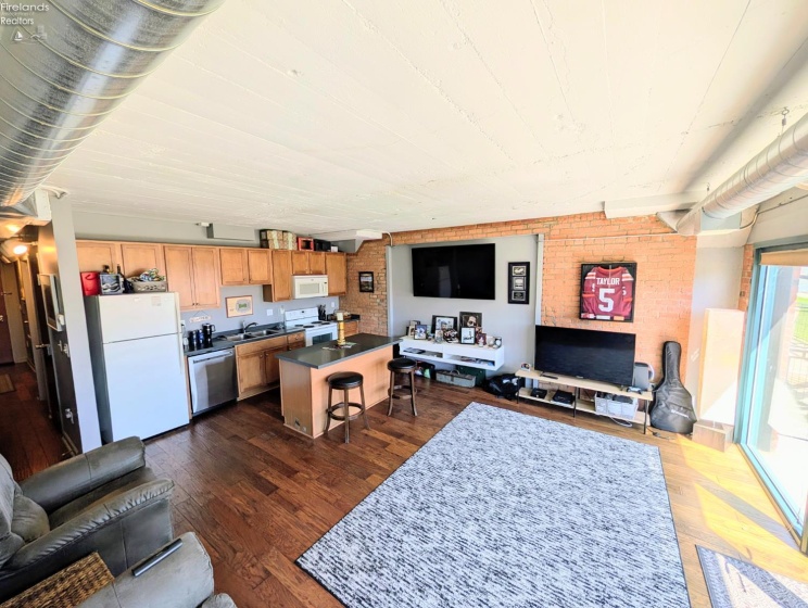 401 SHORELINE Drive, Sandusky, 44870, 1 Bedroom Bedrooms, ,1 BathroomBathrooms,Residential,For Sale,SHORELINE,20261778