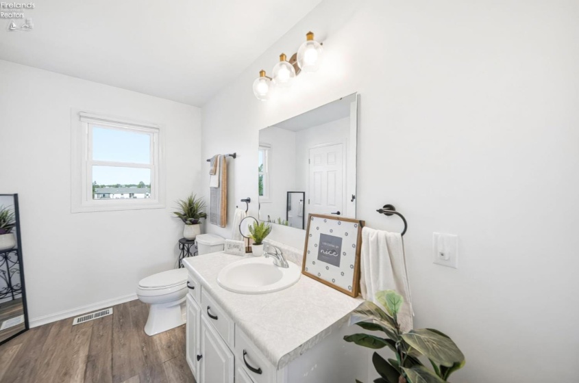 1766 Jeannie Drive, Marblehead, 43440, 4 Bedrooms Bedrooms, ,4 BathroomsBathrooms,Residential,For Sale,Jeannie,20261586