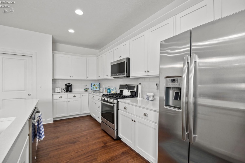 2621 Chateau Drive, Port Clinton, 43452, 3 Bedrooms Bedrooms, ,3 BathroomsBathrooms,Residential,For Sale,Chateau,20261783