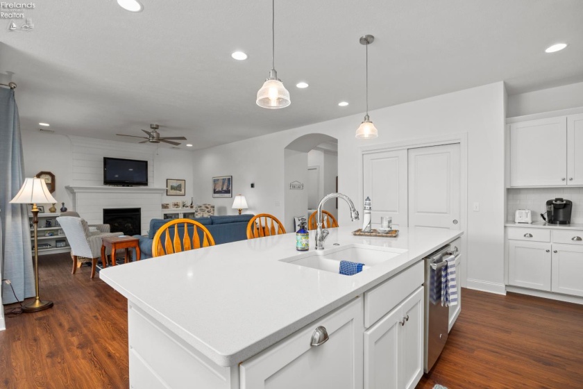 2621 Chateau Drive, Port Clinton, 43452, 3 Bedrooms Bedrooms, ,3 BathroomsBathrooms,Residential,For Sale,Chateau,20261783