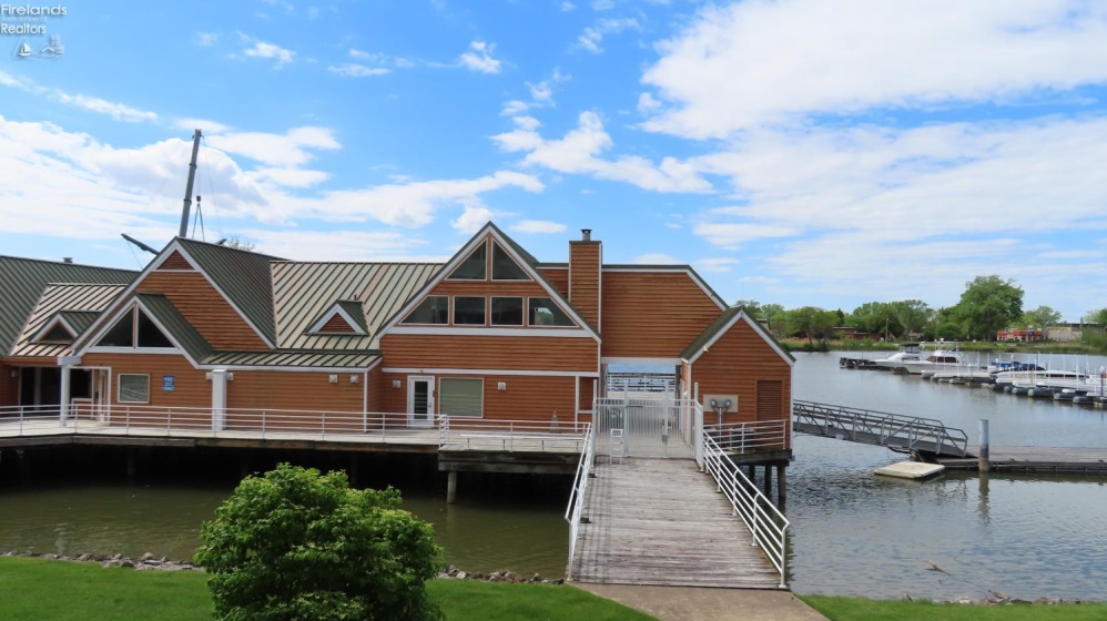 31 Marina Point Drive, Sandusky, 44870, 1 Bedroom Bedrooms, ,1 BathroomBathrooms,Residential,For Sale,Marina Point,20261780