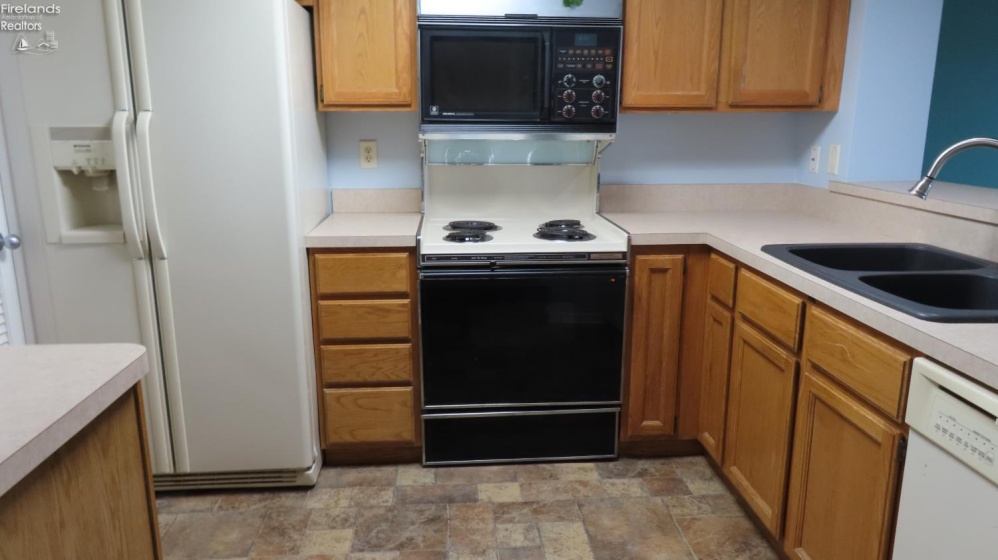 31 Marina Point Drive, Sandusky, 44870, 1 Bedroom Bedrooms, ,1 BathroomBathrooms,Residential,For Sale,Marina Point,20261780
