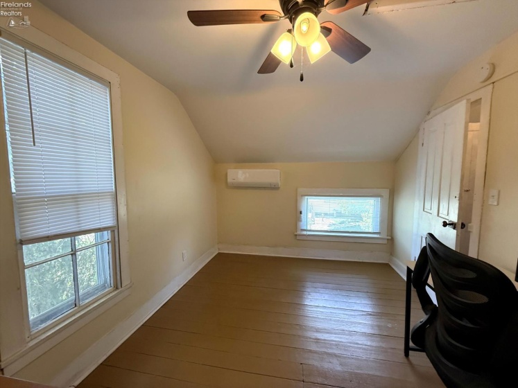 444 Clinton Street, Elmore, 43449, 5 Bedrooms Bedrooms, ,1 BathroomBathrooms,Residential,For Sale,Clinton,20261777