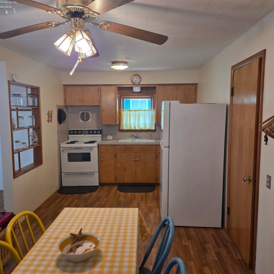 428 Cedar, Lakeside, 43440, 5 Bedrooms Bedrooms, ,2 BathroomsBathrooms,Residential,For Sale,Cedar,20261787