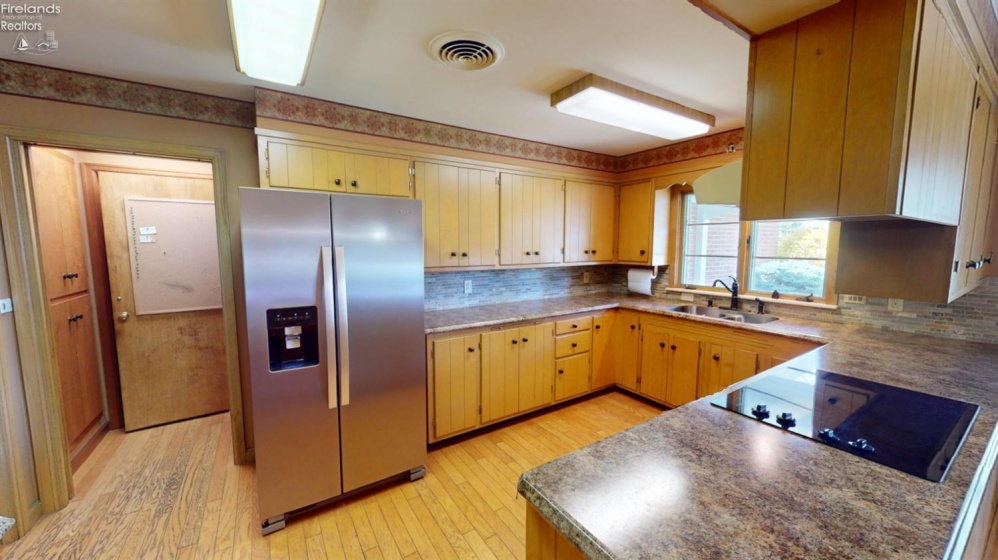 1900 Port Clinton Road, Fremont, 43420, 3 Bedrooms Bedrooms, ,3 BathroomsBathrooms,Residential,For Sale,Port Clinton,20261701