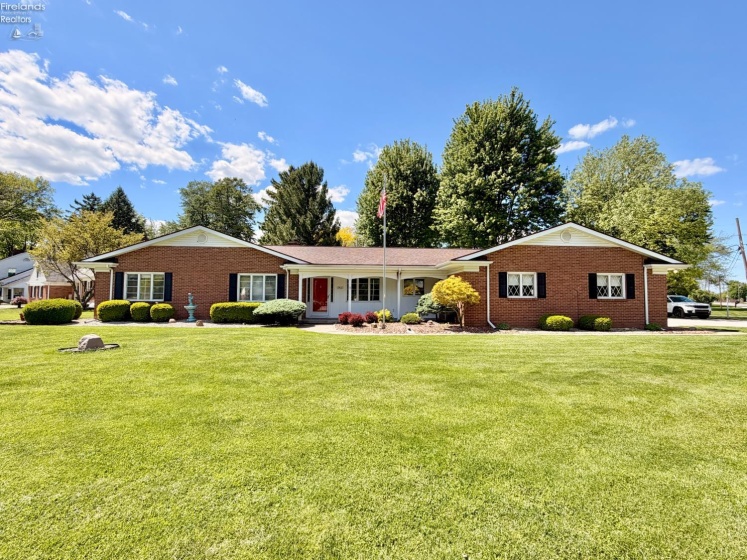 1900 Port Clinton Road, Fremont, 43420, 3 Bedrooms Bedrooms, ,3 BathroomsBathrooms,Residential,For Sale,Port Clinton,20261701