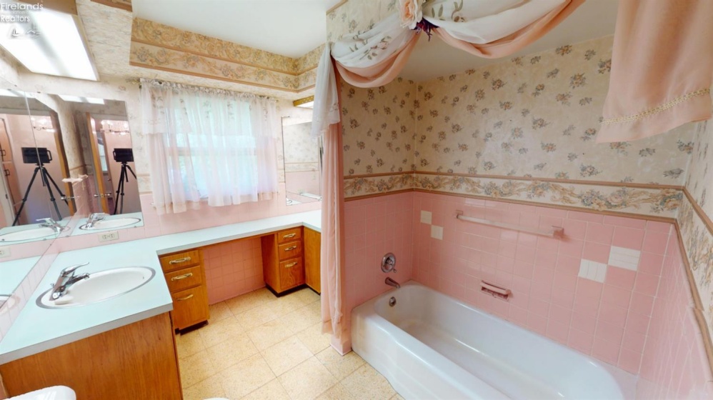 716 South Drive, Fremont, 43420, 4 Bedrooms Bedrooms, ,2 BathroomsBathrooms,Residential,For Sale,South,20261711