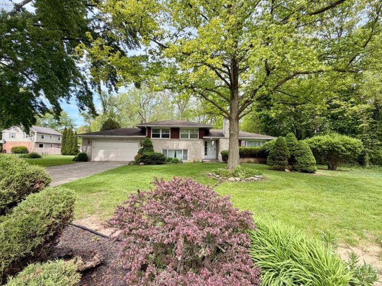 716 South Drive, Fremont, 43420, 4 Bedrooms Bedrooms, ,2 BathroomsBathrooms,Residential,For Sale,South,20261711