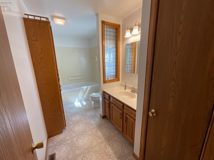 378 County Road 73, Fremont, 43420, 4 Bedrooms Bedrooms, ,3 BathroomsBathrooms,Residential,For Sale,County Road 73,20261636
