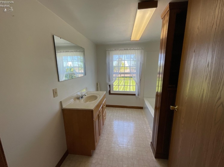 378 County Road 73, Fremont, 43420, 4 Bedrooms Bedrooms, ,3 BathroomsBathrooms,Residential,For Sale,County Road 73,20261636