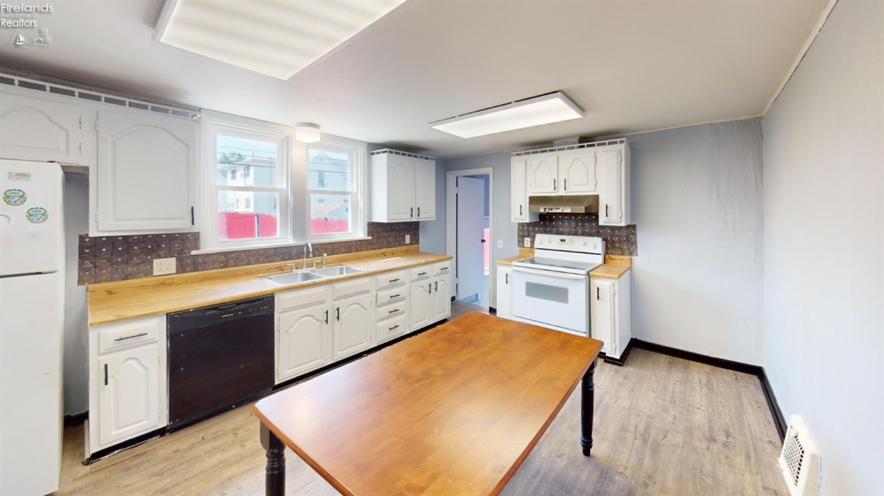 1517 Napoleon Street, Fremont, 43420, 3 Bedrooms Bedrooms, ,2 BathroomsBathrooms,Residential,For Sale,Napoleon,20261852