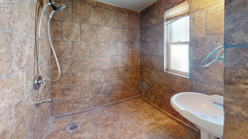 1517 Napoleon Street, Fremont, 43420, 3 Bedrooms Bedrooms, ,2 BathroomsBathrooms,Residential,For Sale,Napoleon,20261852
