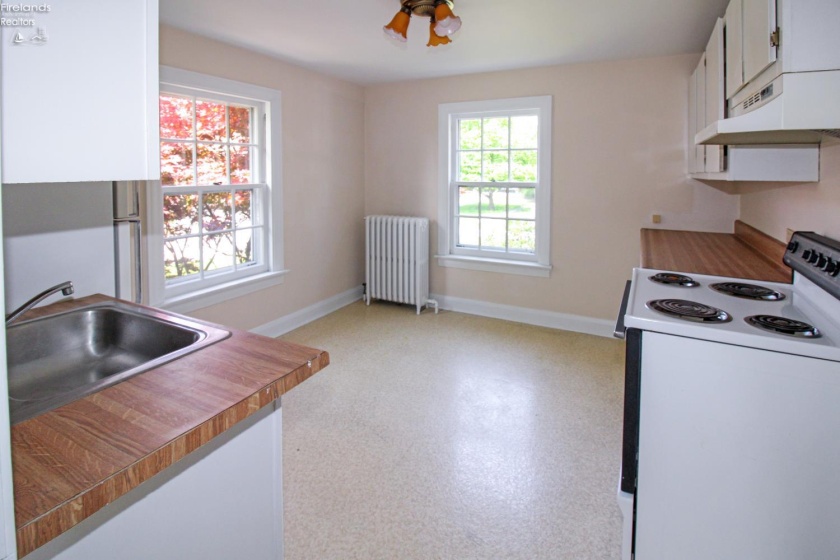 325 Jefferson Street, Port Clinton, 43452, 3 Bedrooms Bedrooms, ,2 BathroomsBathrooms,Residential,For Sale,Jefferson,20261853