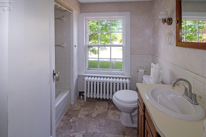 325 Jefferson Street, Port Clinton, 43452, 3 Bedrooms Bedrooms, ,2 BathroomsBathrooms,Residential,For Sale,Jefferson,20261853