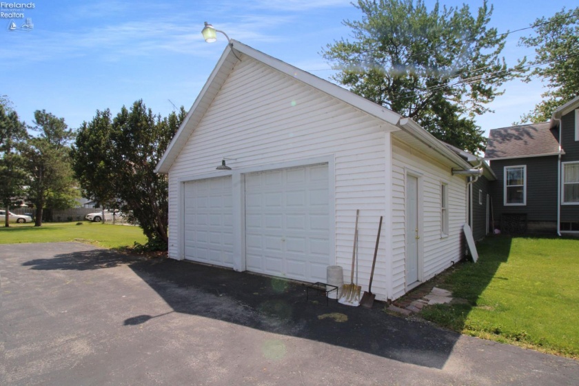 325 Jefferson Street, Port Clinton, 43452, 3 Bedrooms Bedrooms, ,2 BathroomsBathrooms,Residential,For Sale,Jefferson,20261853