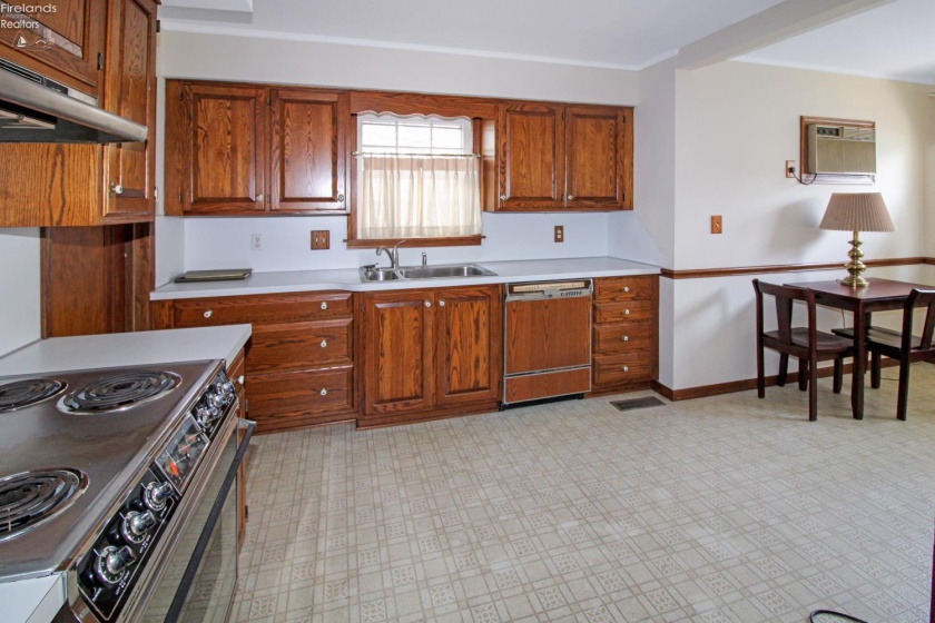 325 Jefferson Street, Port Clinton, 43452, 3 Bedrooms Bedrooms, ,2 BathroomsBathrooms,Residential,For Sale,Jefferson,20261853