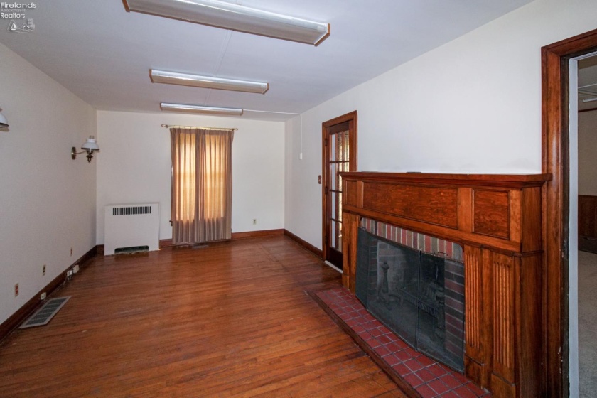 325 Jefferson Street, Port Clinton, 43452, 3 Bedrooms Bedrooms, ,2 BathroomsBathrooms,Residential,For Sale,Jefferson,20261853