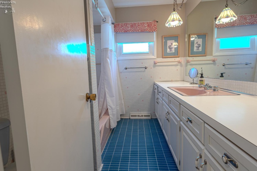 2704 Eastwood Drive, Sandusky, 44870, 3 Bedrooms Bedrooms, ,3 BathroomsBathrooms,Residential,For Sale,Eastwood,20261858