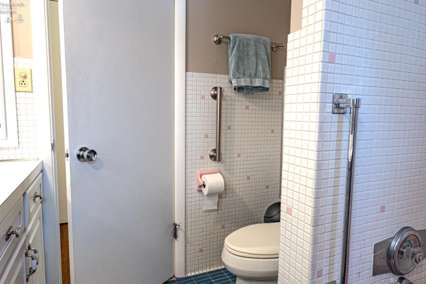 2704 Eastwood Drive, Sandusky, 44870, 3 Bedrooms Bedrooms, ,3 BathroomsBathrooms,Residential,For Sale,Eastwood,20261858