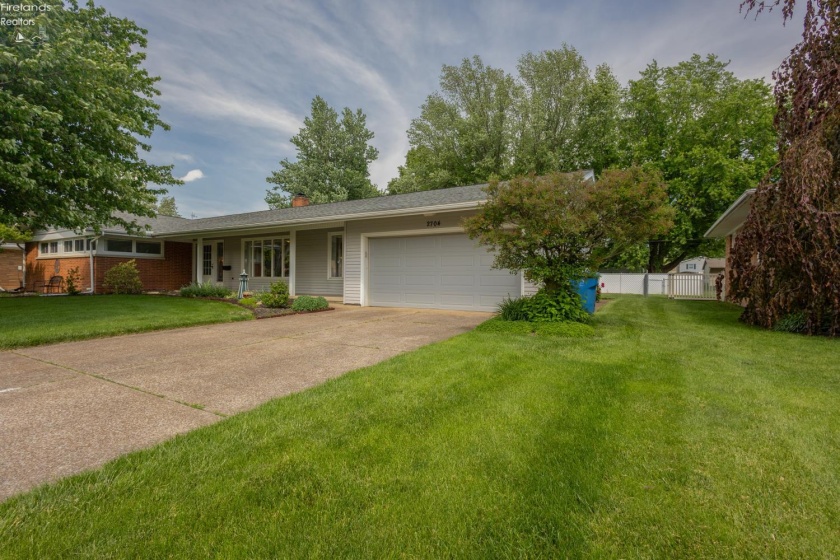 2704 Eastwood Drive, Sandusky, 44870, 3 Bedrooms Bedrooms, ,3 BathroomsBathrooms,Residential,For Sale,Eastwood,20261858
