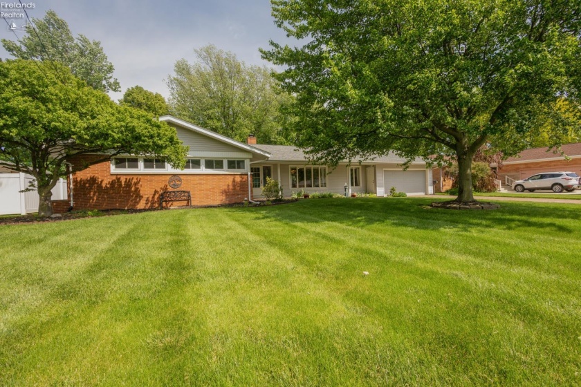 2704 Eastwood Drive, Sandusky, 44870, 3 Bedrooms Bedrooms, ,3 BathroomsBathrooms,Residential,For Sale,Eastwood,20261858