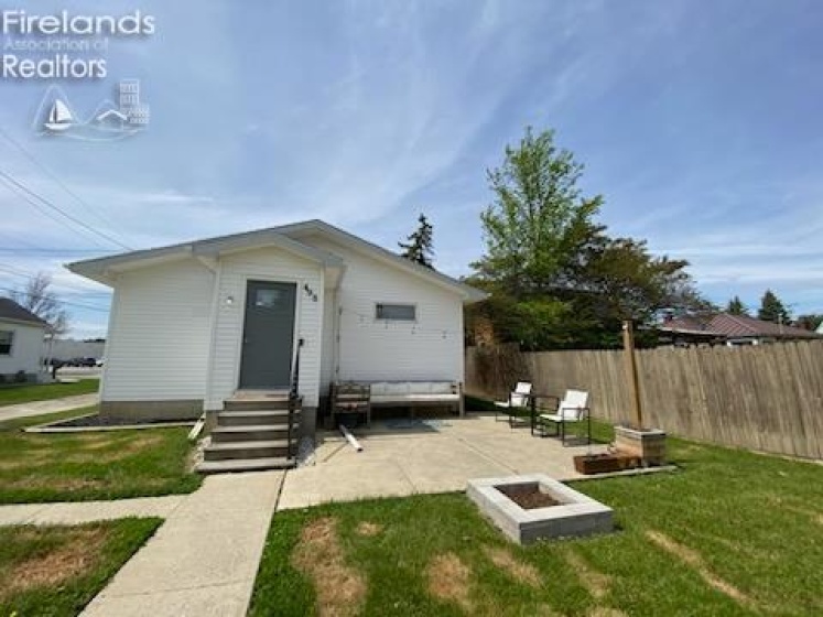 498 Market Street, Tiffin, 44883, 2 Bedrooms Bedrooms, ,2 BathroomsBathrooms,Residential,For Sale,Market,20261859