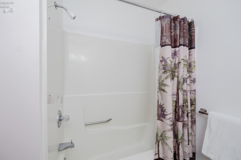 6484 Harris Harbor Drive, Oak Harbor, 43449, 1 Bedroom Bedrooms, ,1 BathroomBathrooms,Residential,For Sale,Harris Harbor,20261845