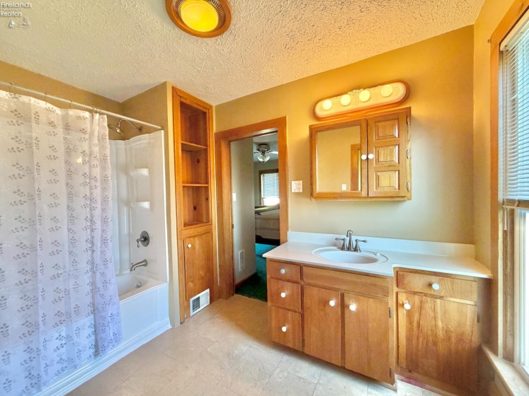 344 High Street, Bellevue, 44811, 3 Bedrooms Bedrooms, ,3 BathroomsBathrooms,Residential,For Sale,High,20261522