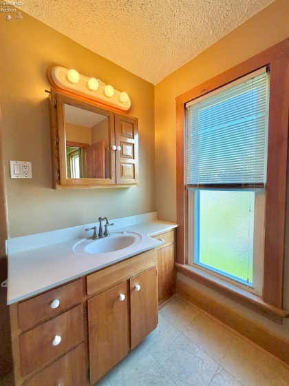 344 High Street, Bellevue, 44811, 3 Bedrooms Bedrooms, ,3 BathroomsBathrooms,Residential,For Sale,High,20261522