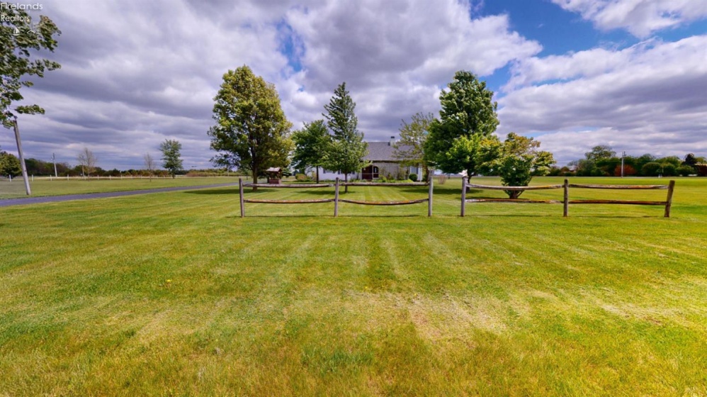 250 State Route 300, Gibsonburg, 43431, 3 Bedrooms Bedrooms, ,3 BathroomsBathrooms,Residential,For Sale,State Route 300,20261649