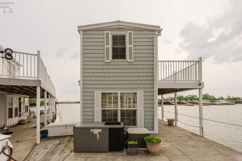 1805 Lakeshore Drive, Port Clinton, 43452, 3 Bedrooms Bedrooms, ,1 BathroomBathrooms,Residential,For Sale,Lakeshore,20261849