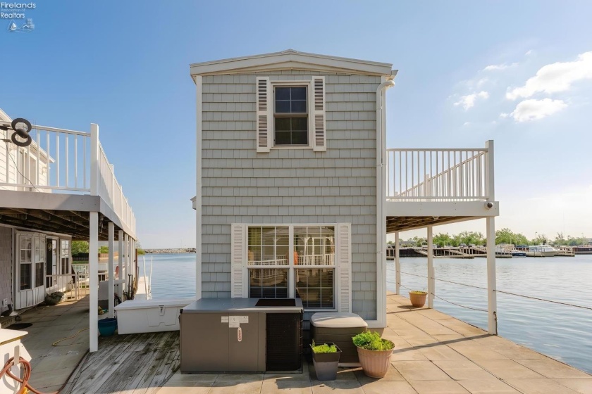 1805 Lakeshore Drive, Port Clinton, 43452, 3 Bedrooms Bedrooms, ,1 BathroomBathrooms,Residential,For Sale,Lakeshore,20261849