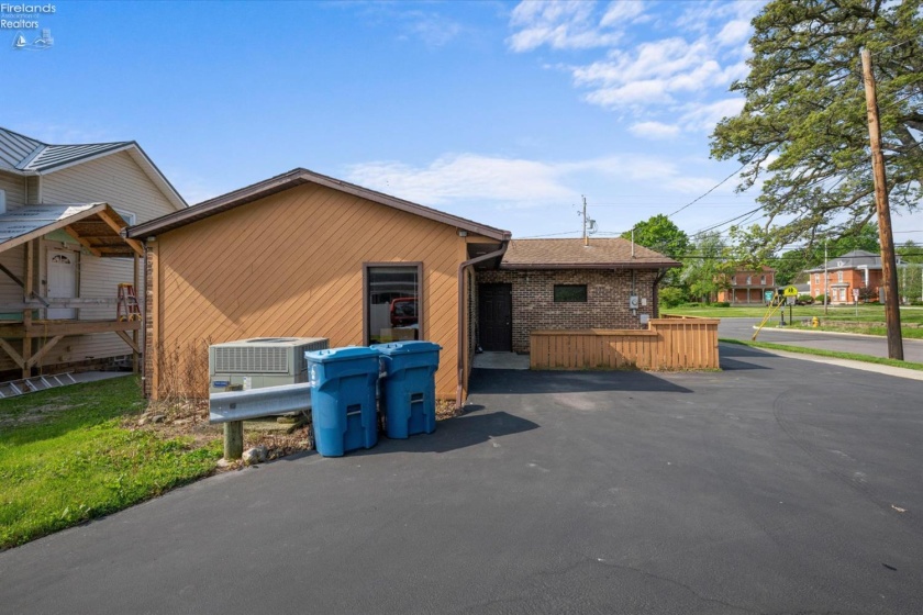 318 Main Street, Bellevue, 44811, ,Commercial,For Sale,Main,20261880