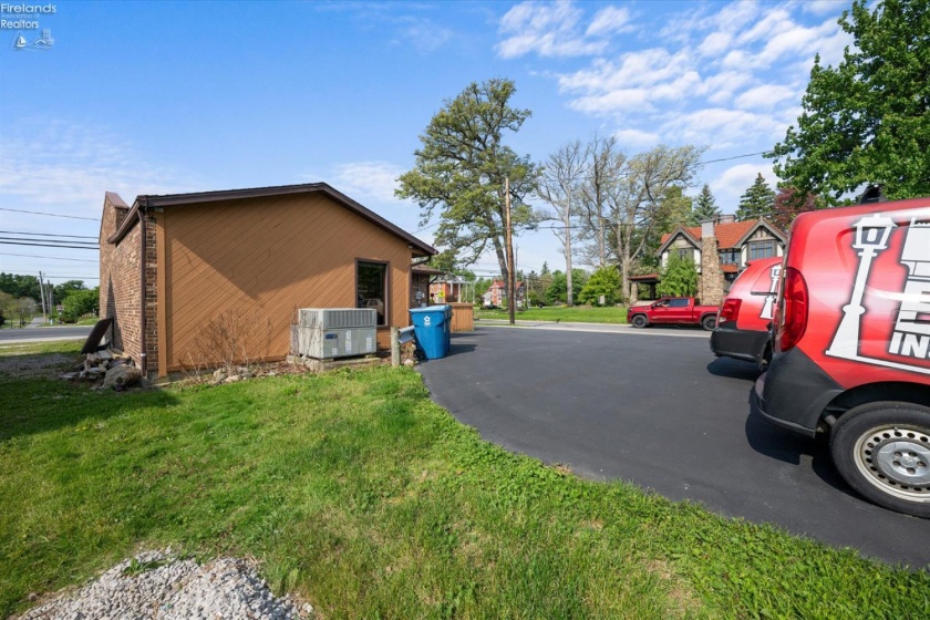 318 Main Street, Bellevue, 44811, ,Commercial,For Sale,Main,20261880